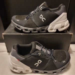 On Cloudflyer Women’s 8.5